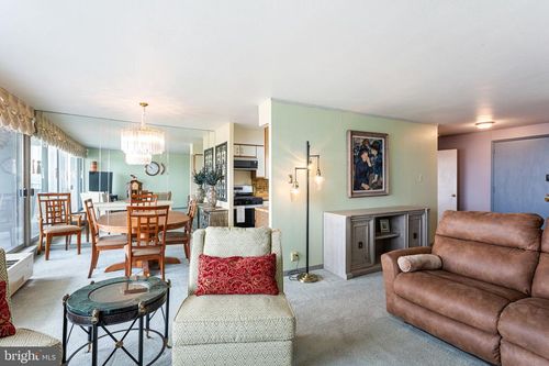 17q-3900 Ford Rd, PHILADELPHIA, PA, 19131-2046 | Card Image