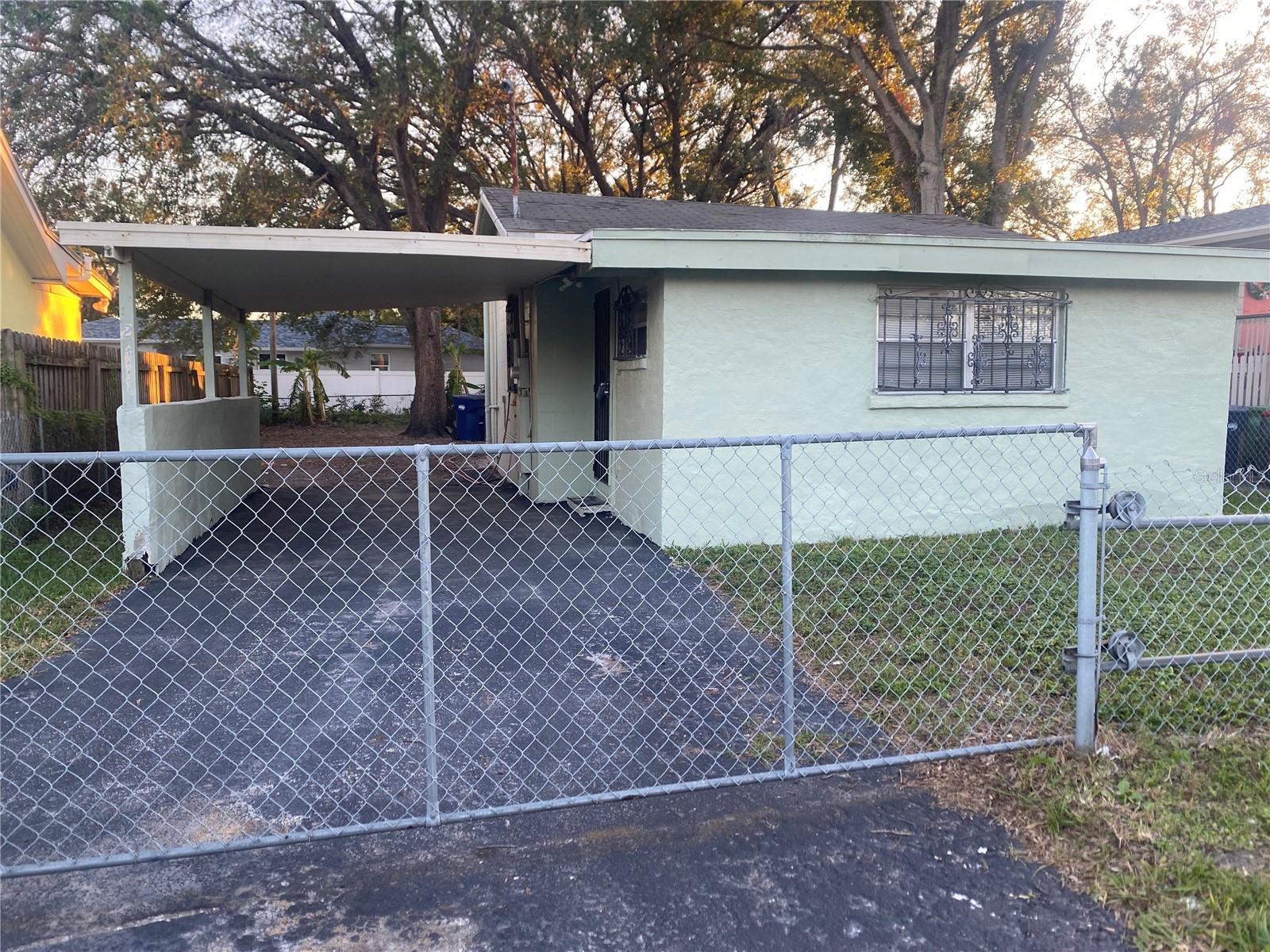 Linsey St, Tampa, FL 33605