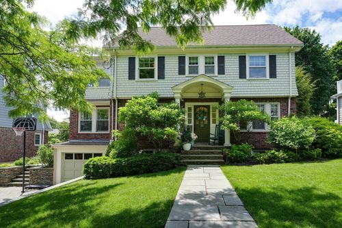 35 Richardson Rd, Belmont, MA, 02478 | Card Image