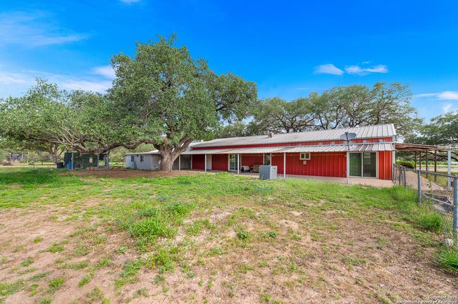 1015 Fm 2200 W, House other with 3 bedrooms, 3 bathrooms and null parking in Devine TX | Image 41