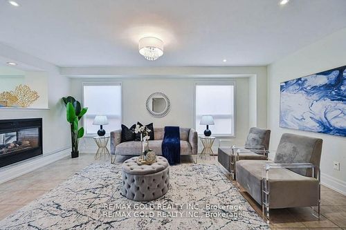 8 Willow Park Dr, Brampton, ON, L6R2M9 | Card Image