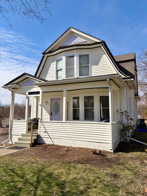 226 Monroe St, Saline, MI, 48176-1302 | Card Image