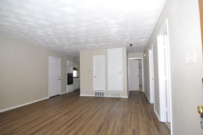 1007 Easy St, House other with 3 bedrooms, 2 bathrooms and null parking in Grapevine TX | Image 4