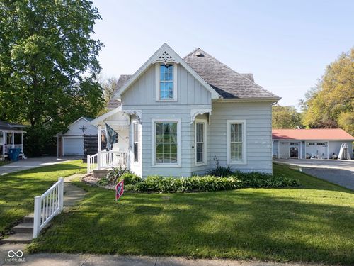 47 W Center St, Williamsport, IN, 47993-1200 | Card Image