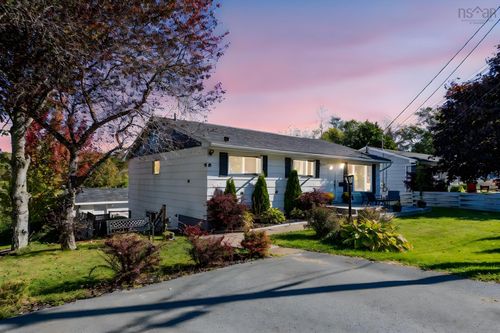 31 Ridge Ave, Lower Sackville, NS, B4C2L5 | Card Image