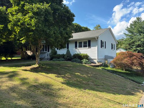 102 Derry Hill Rd, Uncasville, CT, 06382-1904 | Card Image