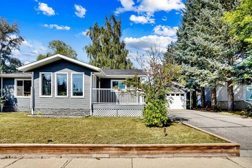 210 2 Ave N, Linden, AB, T0M1J0 | Card Image