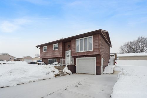 3824 Monterey Dr, Waterloo, IA, 50701-3525 | Card Image