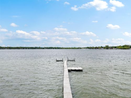 128 Leeds St, Walled Lake, MI, 48390-3639 | Card Image