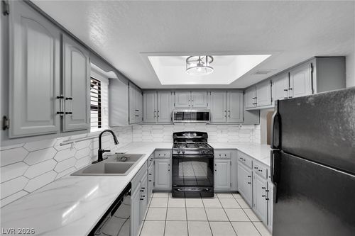 2-5117 Eldora Ave, Las Vegas, NV, 89146-5472 | Card Image