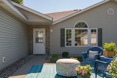 150 Oxford Path, Mankato, MN, 56001-6220 | Card Image