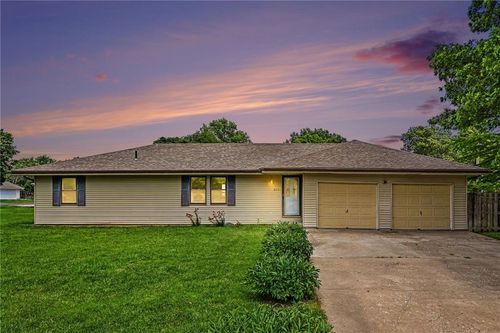 604 Short St, Lathrop, MO, 64465-9769 | Card Image