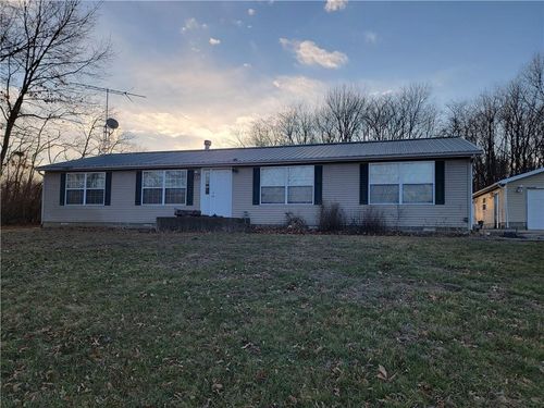 1641 N 2400 East Rd, Windsor, IL, 61957-1236 | Card Image