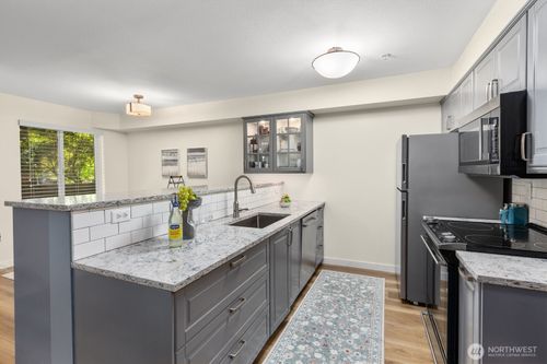 102-5501 Lakemont Blvd Se, Bellevue, WA, 98006-5344 | Card Image