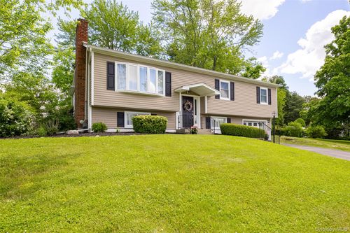 14 Balfour Dr, Wappingers Falls, NY, 12590-4802 | Card Image
