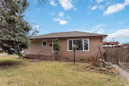 {{alt}} | Card Image