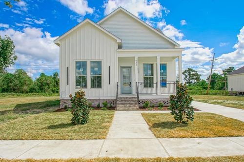 633 Cougar Dr, Arabi, LA, 70032-2031 | Card Image