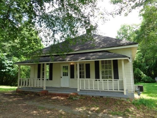 101 New St, Newnan, GA, 30263-6106 | Card Image