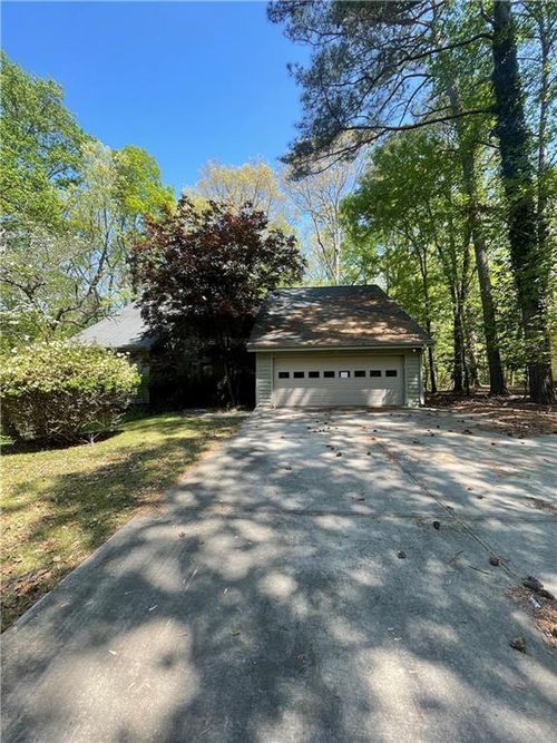 8975 Martin Rd, Roswell, GA, 30076-3260 | Card Image