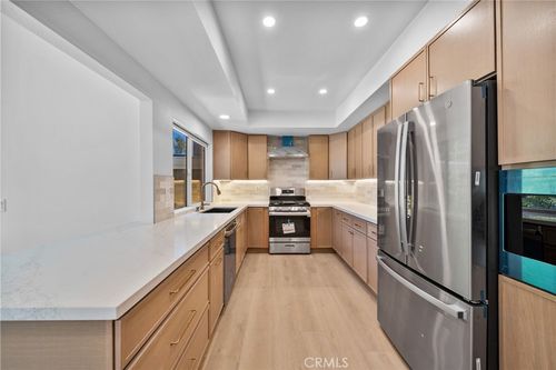 33 Rainbow, Irvine, CA, 92603 | Card Image