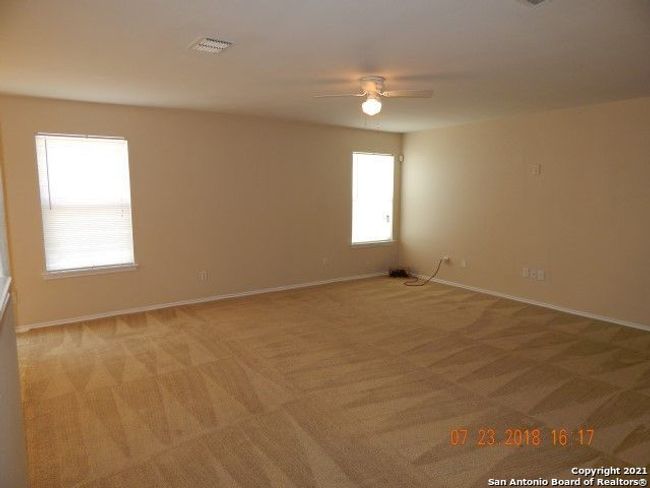 7127 Comet Mnr, House other with 3 bedrooms, 3 bathrooms and null parking in San Antonio TX | Image 9