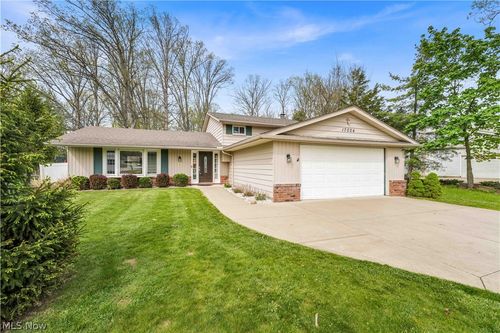17024 Hunting Meadows Dr, Strongsville, OH, 44136-6267 | Card Image