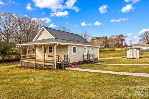 126 W Thomas St, Troutman, NC, 28166-8629 | Card Image