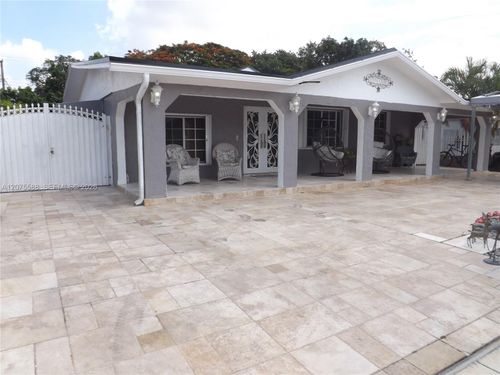 217 W 34th St, Hialeah, FL, 33012-4307 | Card Image