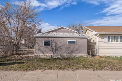 111 2nd Ave E, Biggar, SK, S0K0M0 | Card Image