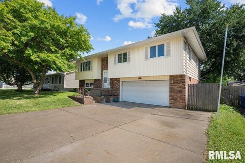 2917 W 65th St, Davenport, IA, 52806-1504 | Card Image