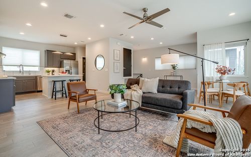 102-1226 Wyoming St, San Antonio, TX, 78203-1385 | Card Image