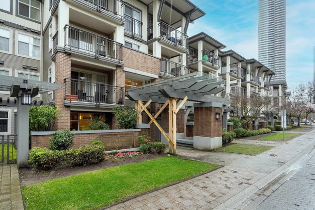 313 - 4768 Brentwood Drive, Condo with 2 bedrooms, 2 bathrooms and 1 parking in Burnaby BC | Image 1