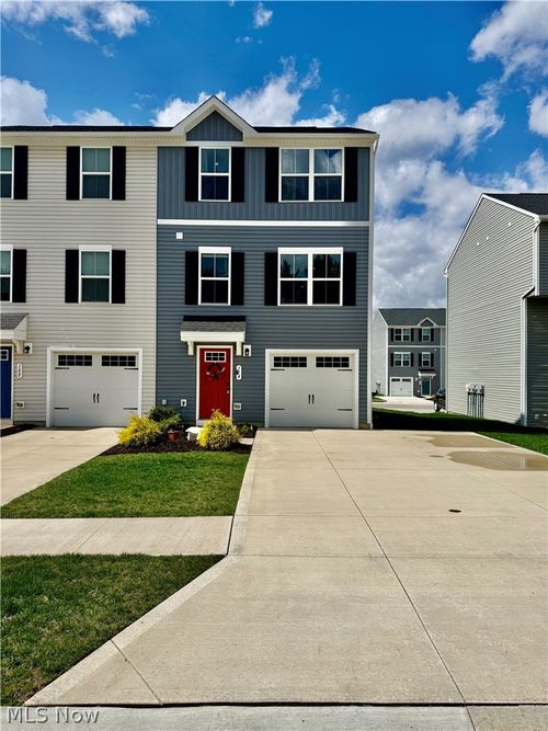 9-114 Slate Ridge Dr, Barberton, OH, 44203-8600 | Card Image