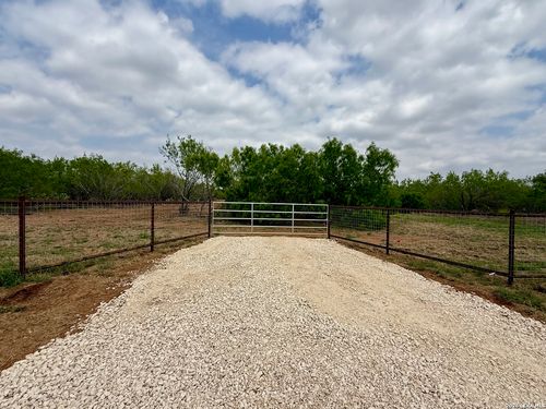 2315 County Road 332, Charlotte, TX, 78011-3645 | Card Image