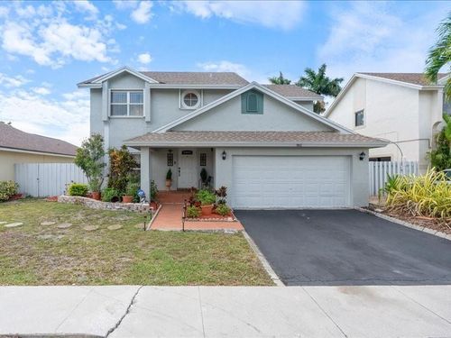 961 Sw 98th Ave, Pembroke Pines, FL, 33025-3697 | Card Image