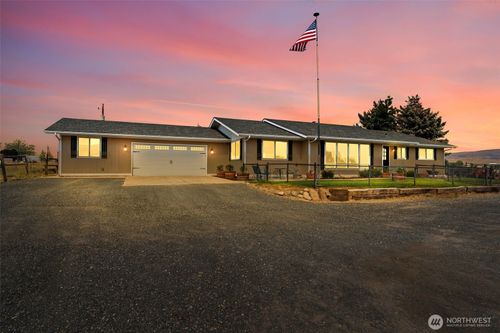 7773 N Wenas Rd, Selah, WA, 98942-9134 | Card Image