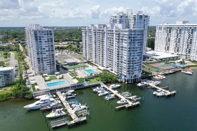 1601 - 18031 Biscayne Blvd, Condo with 3 bedrooms, 2 bathrooms and null parking in Aventura FL | Image 1