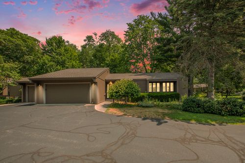 849 Brook Village Ct, Holland, MI, 49423-5639 | Card Image