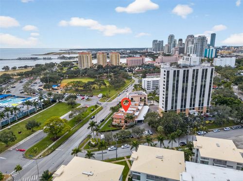 922 N Shore Dr Ne, St Petersburg, FL, 33701-2018 | Card Image