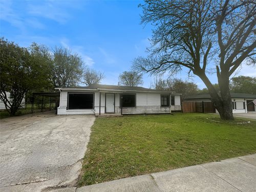 1031 Wade Hampton St, Benbrook, TX, 76126-2503 | Card Image