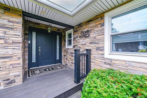 1 Glenrich Dr, Saint James, NY, 11780-1610 | Card Image