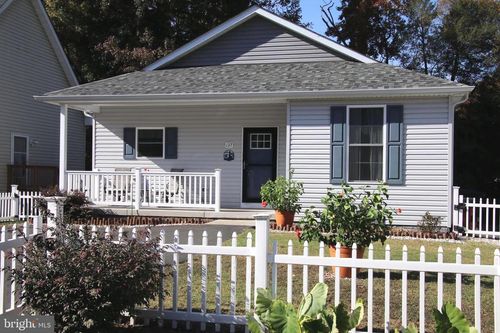 137 12th St, Colonial Beach, VA, 22443-1511 | Card Image