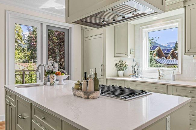 930 9 St, House other with 8 bedrooms, 7 bathrooms and 4 parking in Canmore AB | Image 20