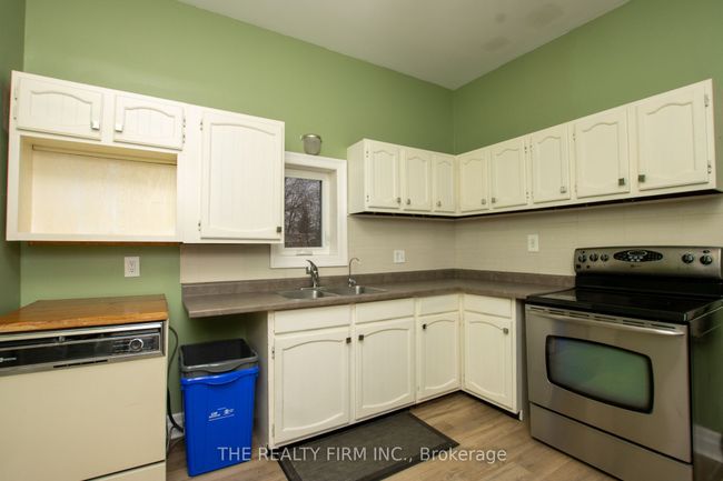 666 Lorne Ave, Home with 5 bedrooms, 3 bathrooms and 1 parking in London ON | Image 26