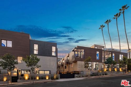 923 Hilldale Ave, West Hollywood, CA, 90069-4404 | Card Image