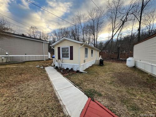 2 Mazies Ln, New Windsor, NY, 12553-8735 | Card Image