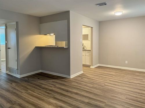 8-2101 6th Ave N, Texas City, TX, 77590-7145 | Card Image