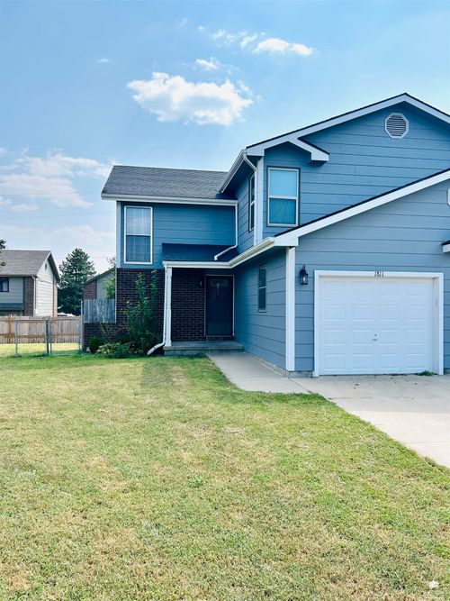 1811 Commanche Ct, Junction City, KS, 66441-9776 | Card Image