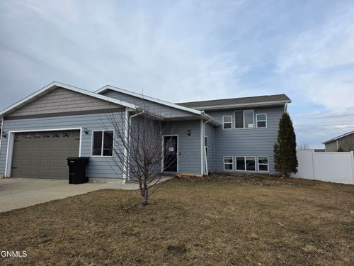 540 Highlands Ave, Dickinson, ND, 58601-6608 | Card Image