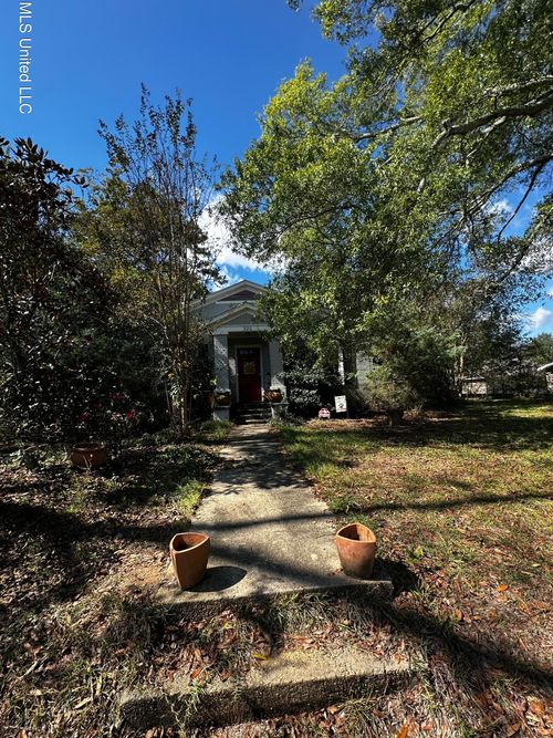 320 2nd Ave Ne, Magee, MS, 39111-3626 | Card Image